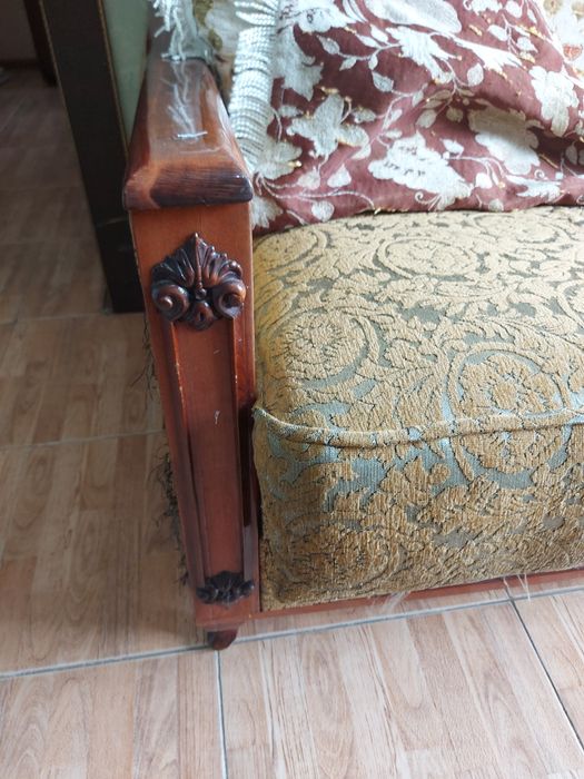 Диван с кресломи