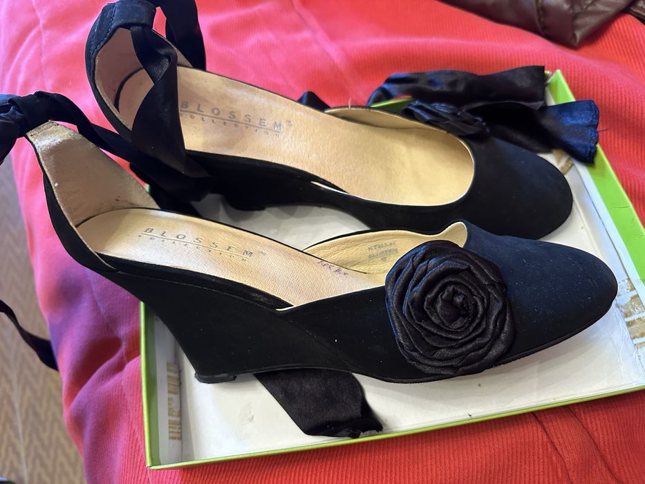 Женские туфли черные