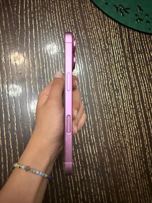 Iphone 16 ,roz, 256 gb, baterie 93%, functionează perfect, decodat