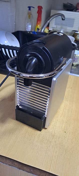 Vand aparat de cafea cu capsule nespresso
