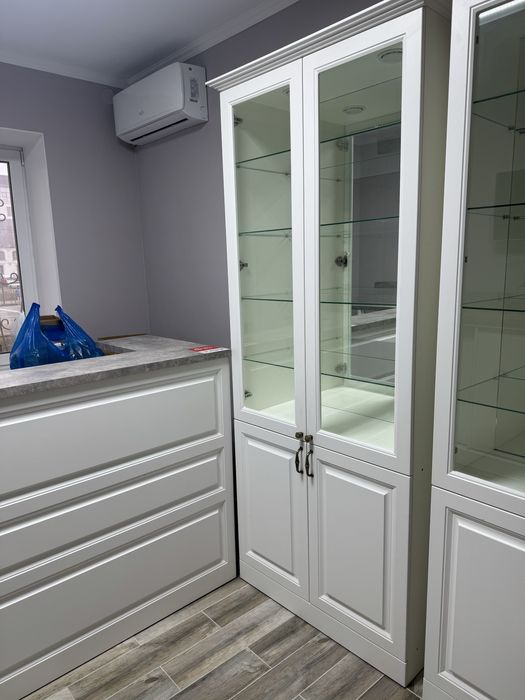 Продам витрины рецепшен