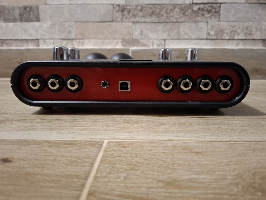 Interfață  Line 6  Țone port ux2