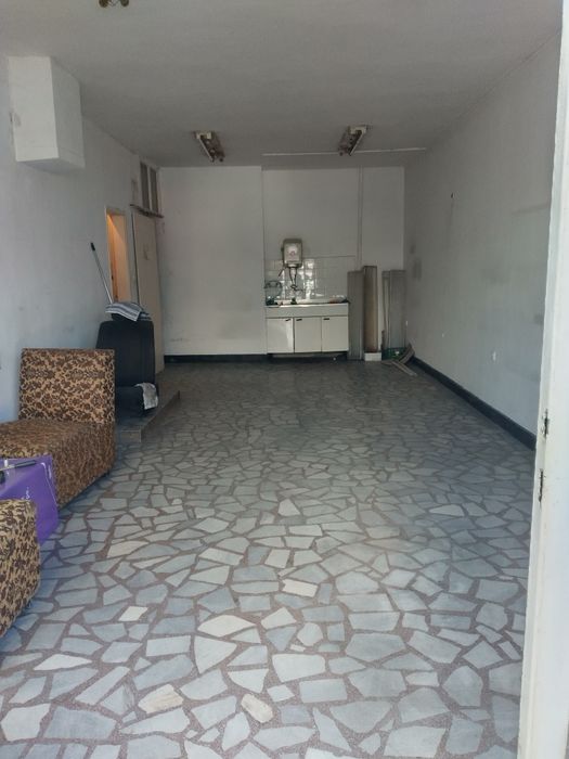 Дава се под наем Магазин в Пазарджик, Център - 50 кв.м за 178.5 € - Снимка #2