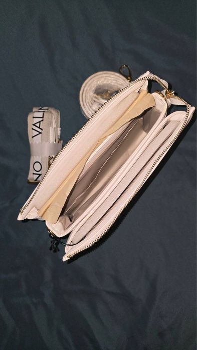 Белая сумка Valentino