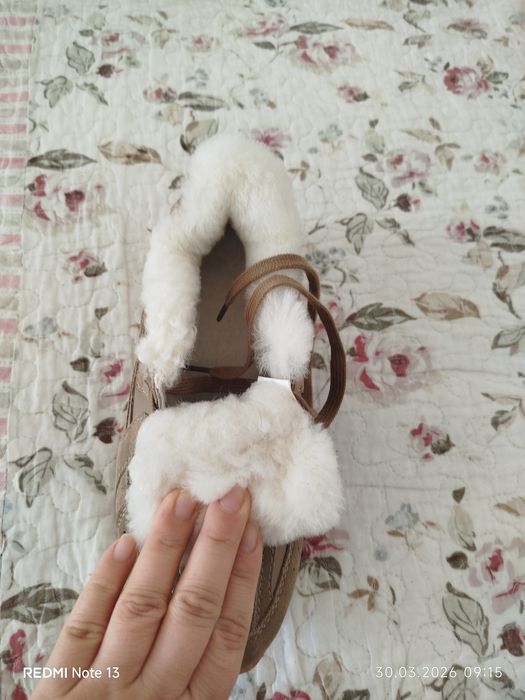 Продам кроссовки женские