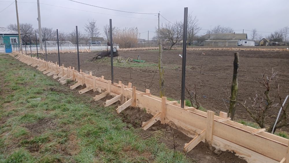 Executam garduri porți imprejmuiri la comanda