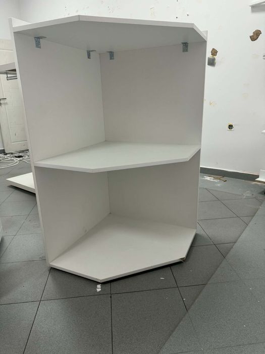 Щендер за дрехи / Стелаж за дрехи за магазин