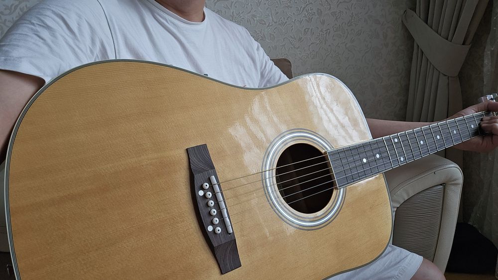 Гитара акустическая