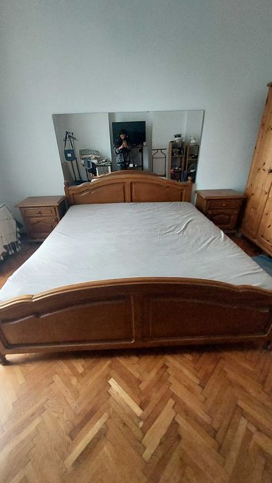 Pat din lemn cu saltea si 2 noptiere