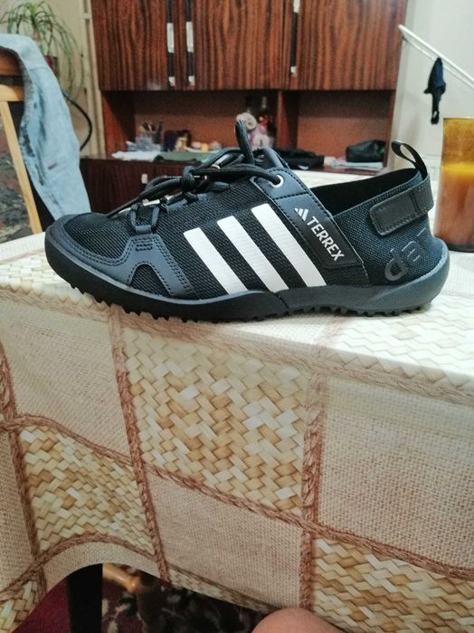 Маратонки адидас