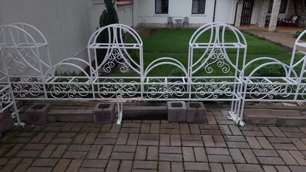 Vand suporturi flori .