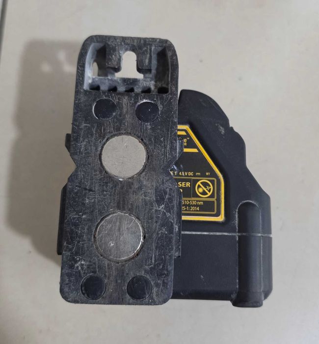 Зелен линеен лазерен нивелир DeWALT DW088CG