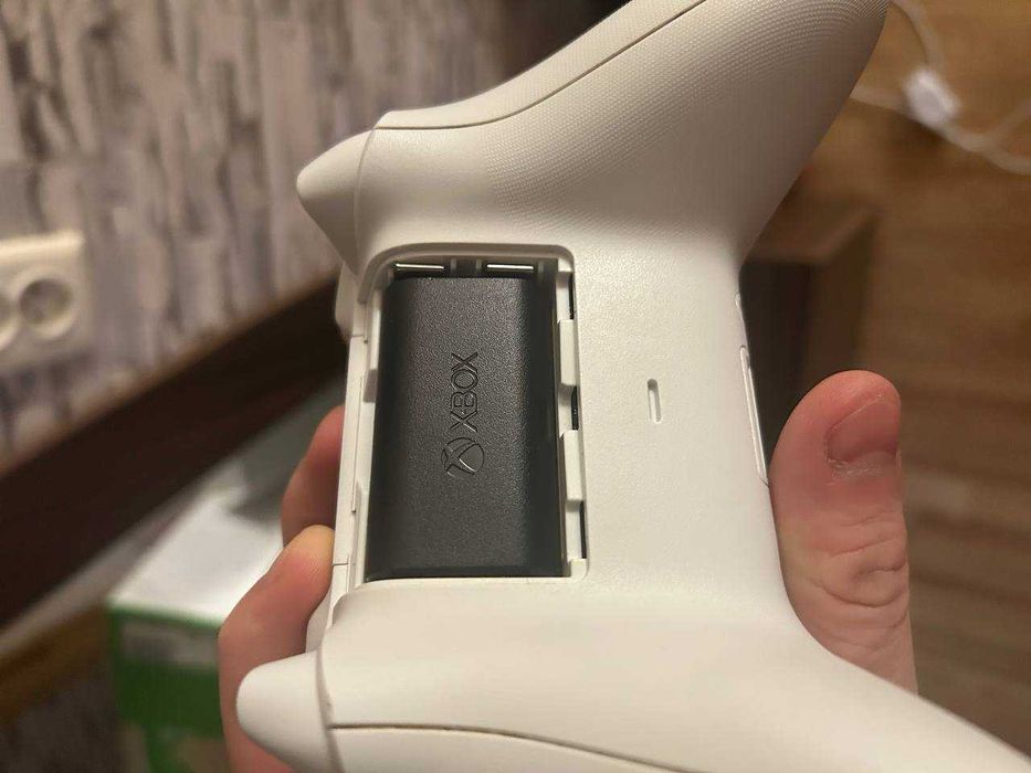 Xbox S series + бонус аккумулятор для геймпада.