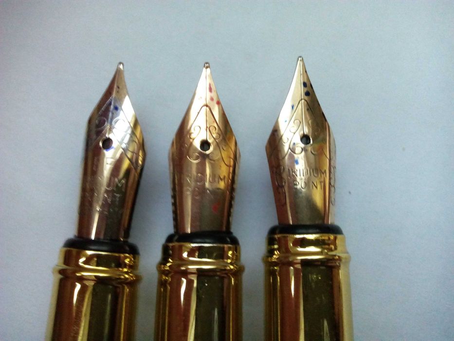 Комплект 3 броя цветни писалки + 1 черна