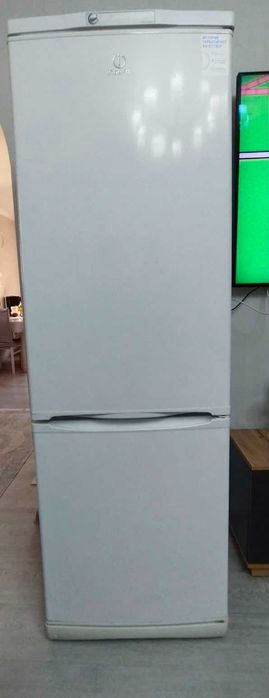 Холодильник   indesit ES18