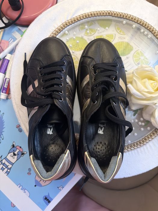 Продам кеды размер 38