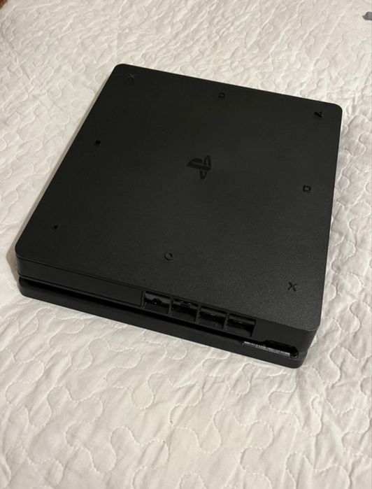 PlayStation 4 Slim + 2 controllere originale + EA FC 25 și FIFA 23