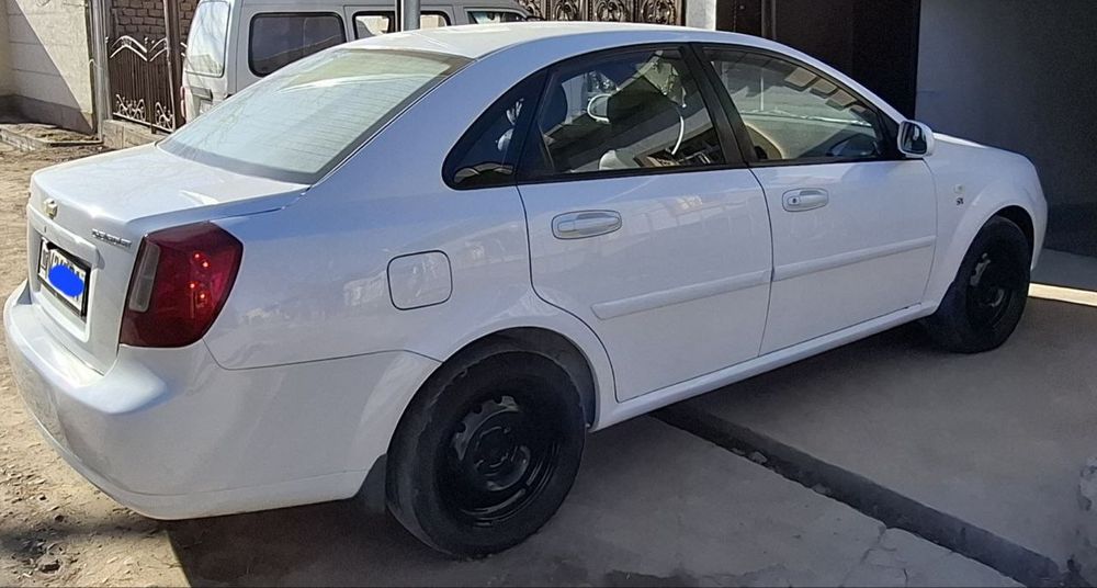 Ласетти 1.8  2009