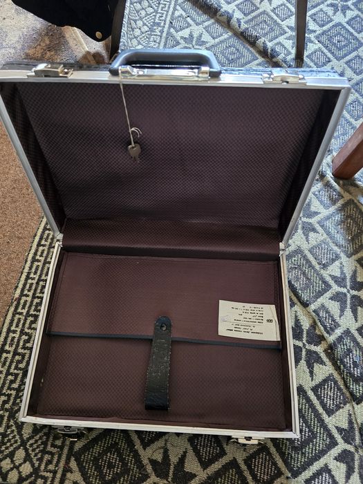 Продавам два куфара