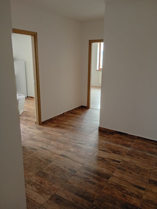 Apartament 3 camere închiriez