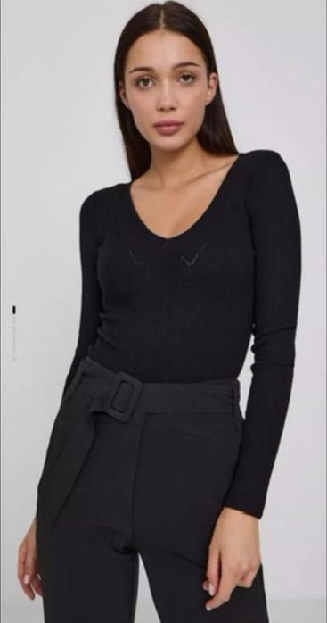 Guess пуловер от фина мека материя