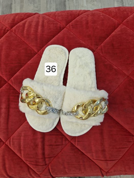 Тапочки домашние  женские.