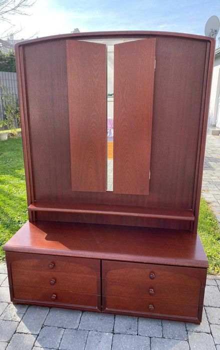 Vând comodă cu oglindă