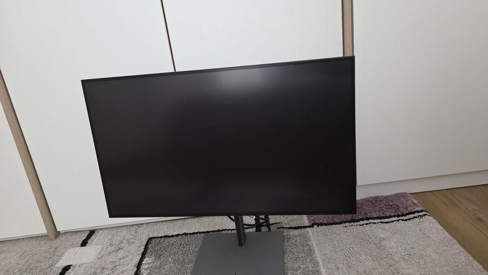Продавам монитор HP 27K G3