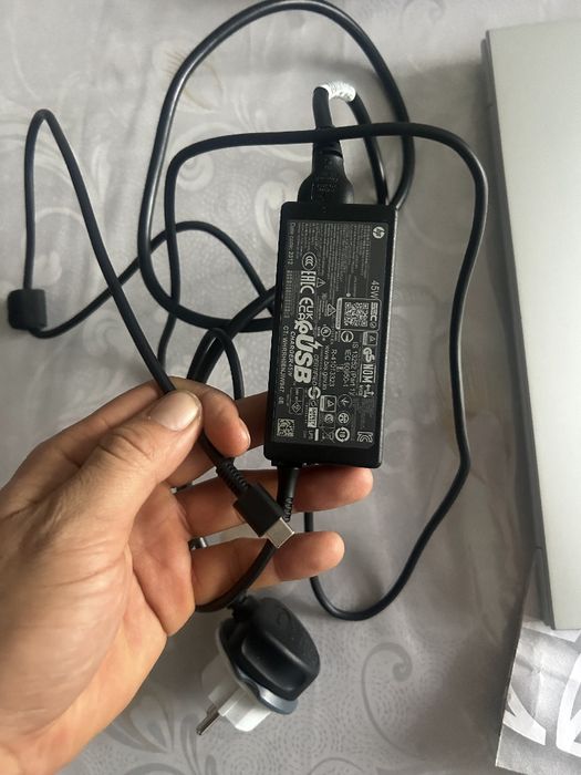 HP EliteBook i5 13-avlod | 16GB RAM | 512GB SSD | Touch | YANGI