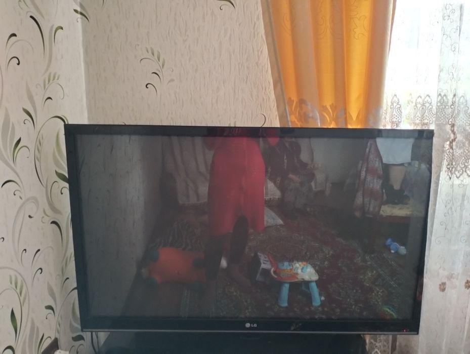 Продам телевизор в отл состояние