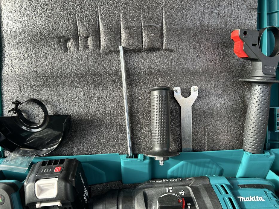 Комплект Makita 4в1 с батерии и зарядно