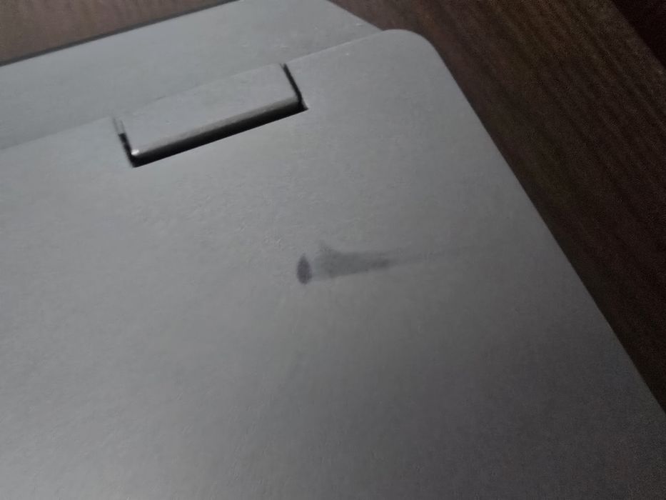 Продавам Lenovo LOQ 15IAX9