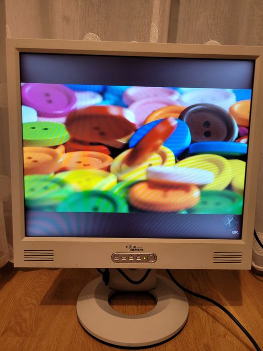 Lot 3 monitoare LCD,LG 17",Fujitsu Siemens 19",Maguay 19"