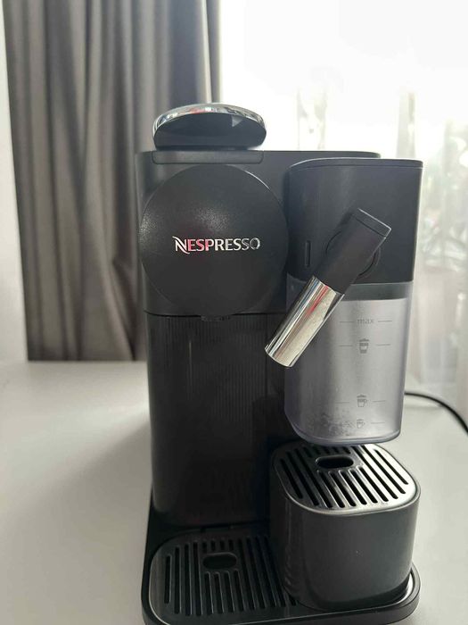 Expresor Nespresso lattissima one