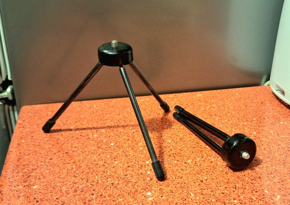 Mini trepied din metal cu filet universal 1/4