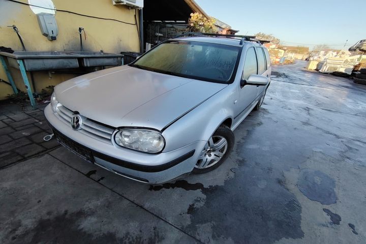 Bara fata Volkswagen VW Golf 2001 1.6 MT (105 hp)
