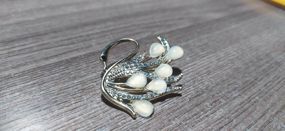 Продам брошь. Неношеная