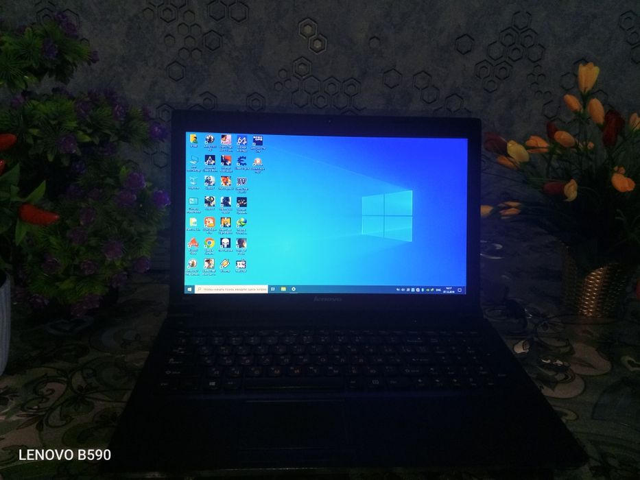 Ноутбук сотилади