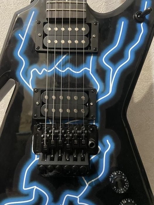 Продам элктрогитару dean razorback
