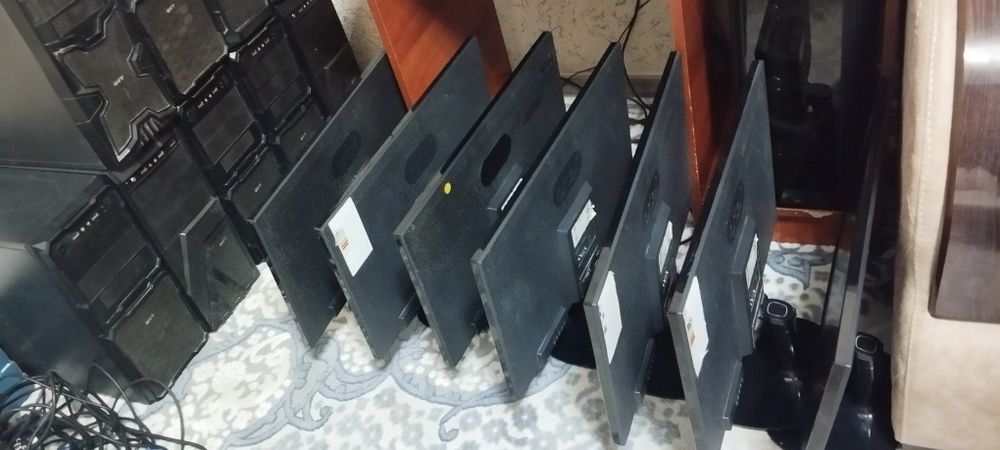 Kompyuterlar sotiladi 10ta bir xil