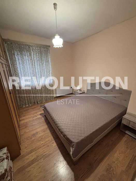 Тристаен апартамент в района на кв. Кючук Париж