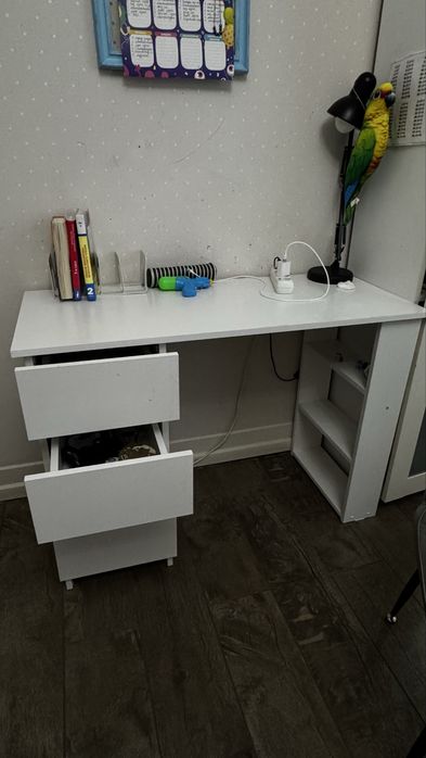 Продаю рабочий стол с креслом