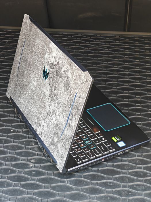 Acer Predator Helios 300 - i7 9750H - GTX 1660Ti