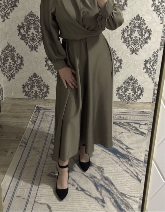 Платье  атласное