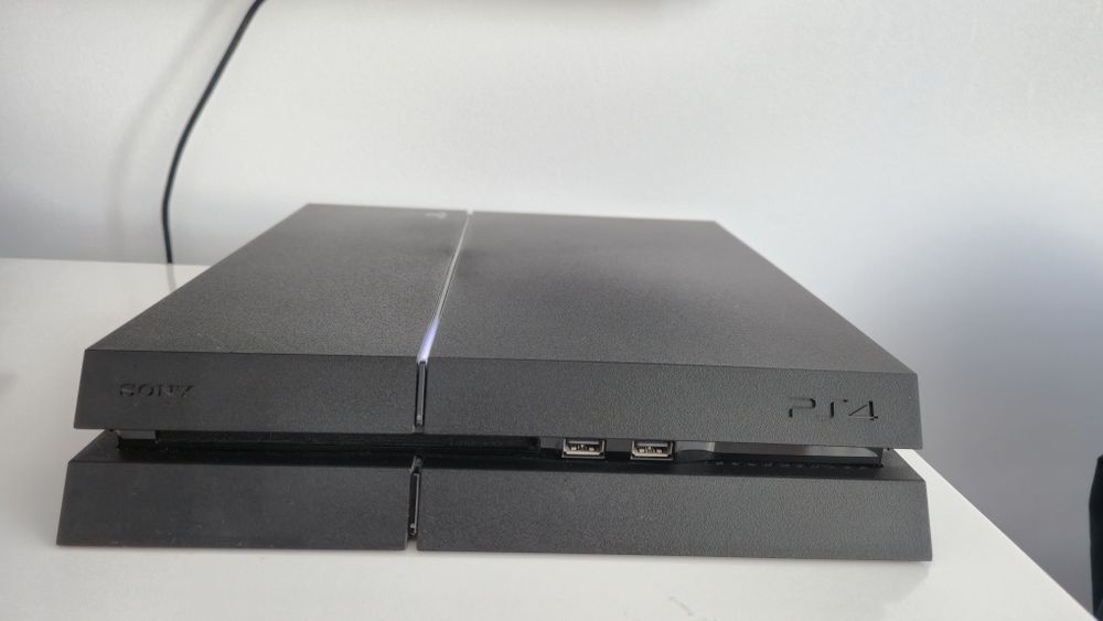 PS4 modat 500 GB +  2 controllere