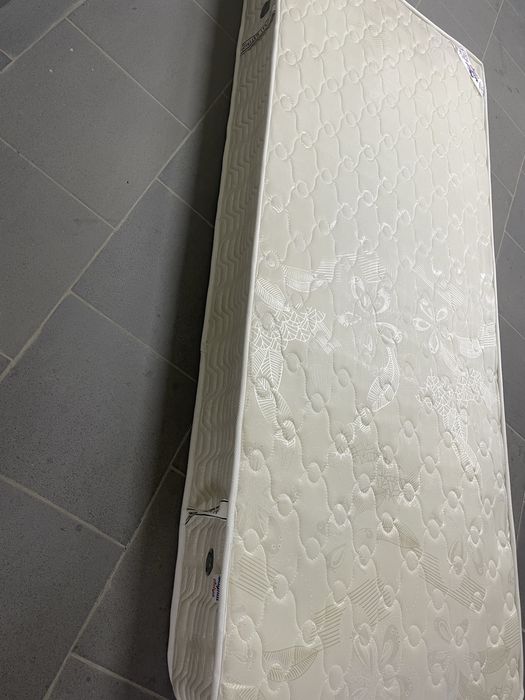 Matras satiladi 1 kishilik spalniyga