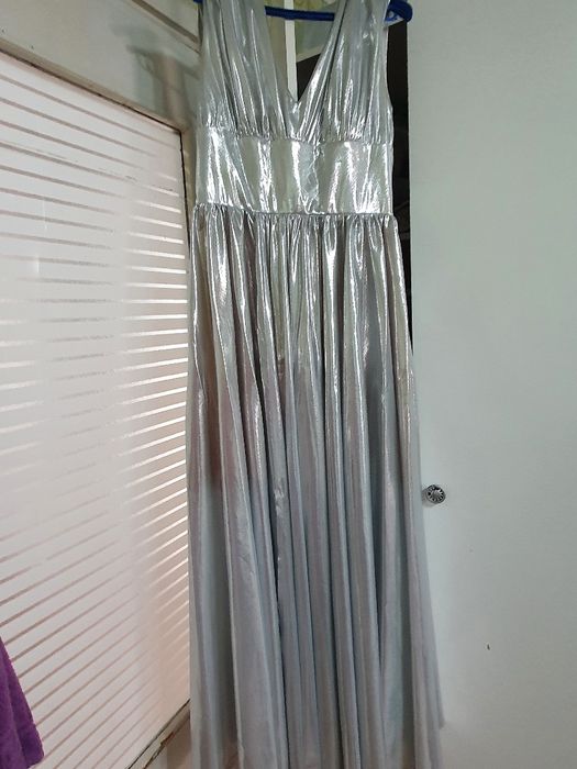 Продам шикарное платье