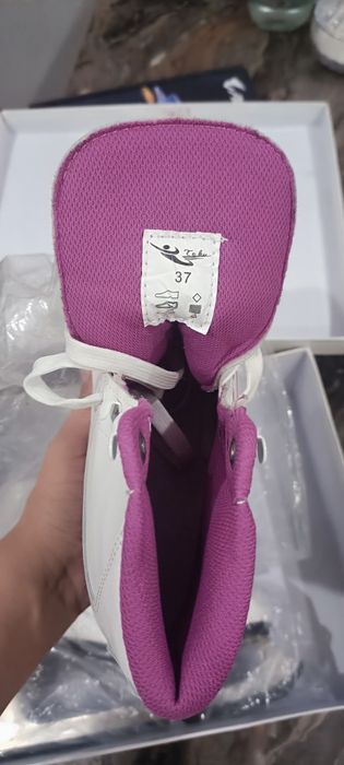 Продам женские коньки