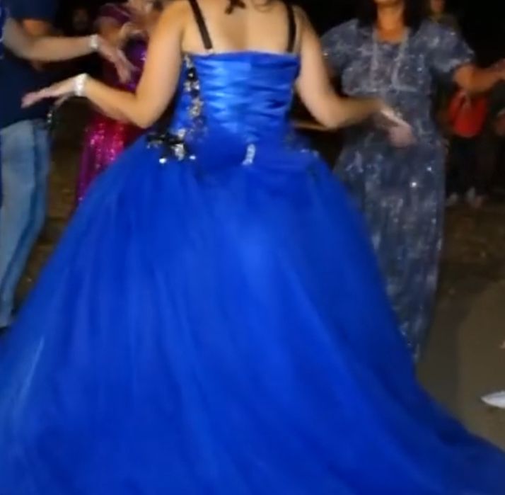 Синя      рокляяя