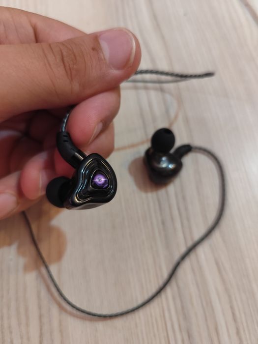 Căști IEM cu microfon